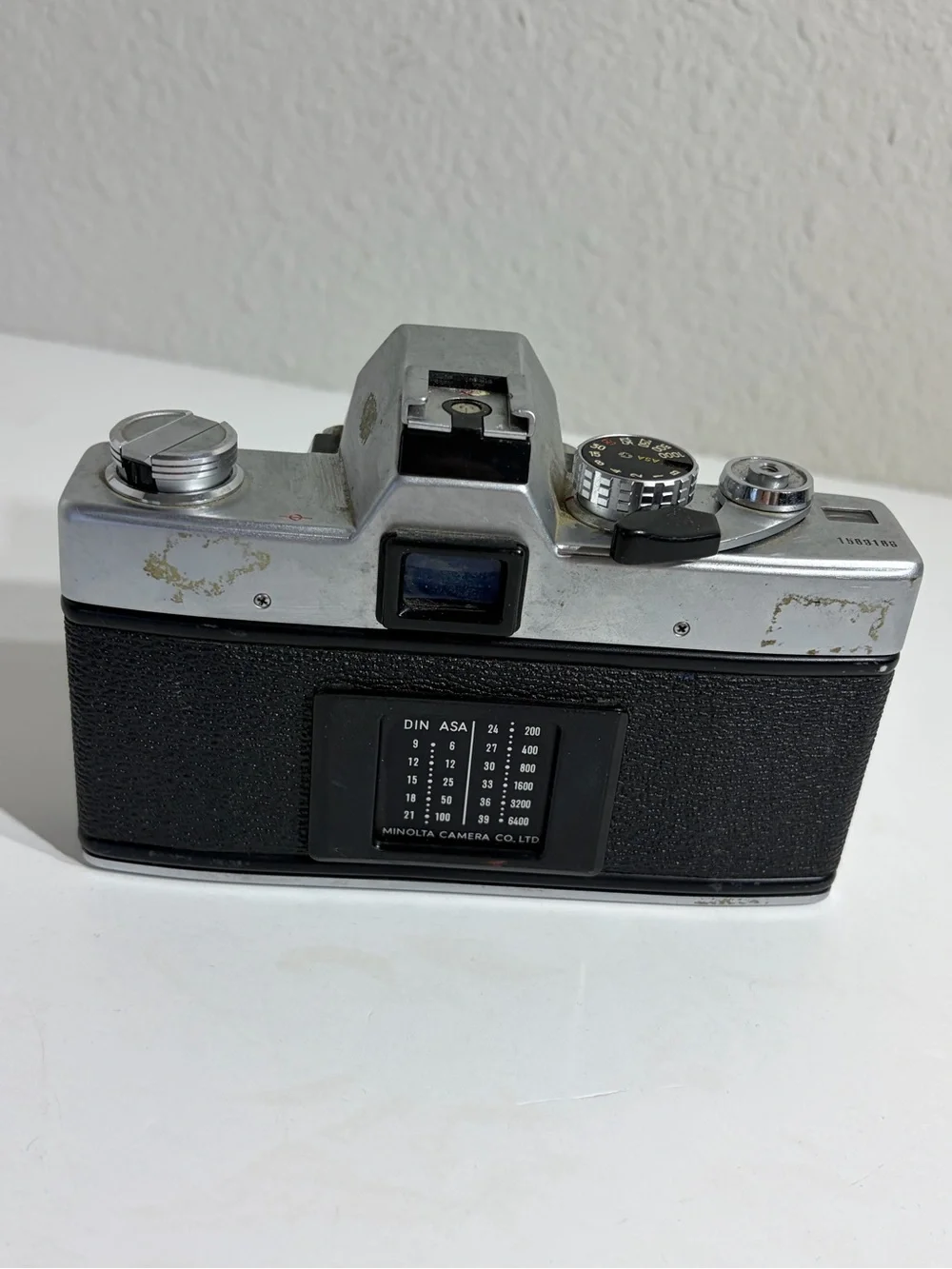 Vintage Minolta SR-T 201 35mm Film Camera with MD Rokkor-X 50mm Lens